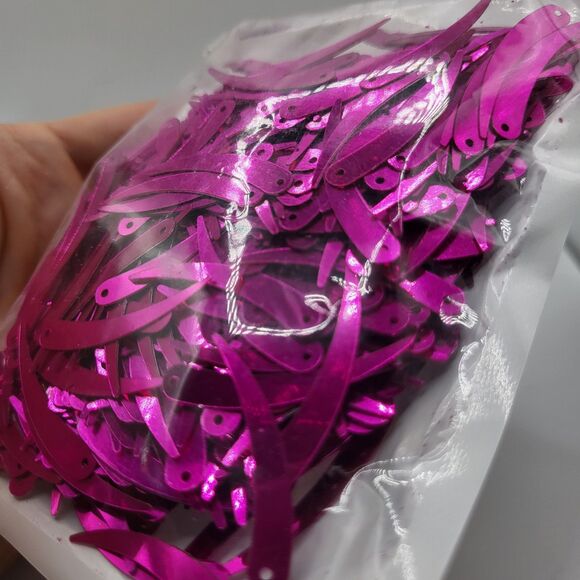 1000pcs Chilli Ivory Shape Sequins 5*32mm PVC Flat Paillette 1 Hole Fuscia - Picture 2 of 5